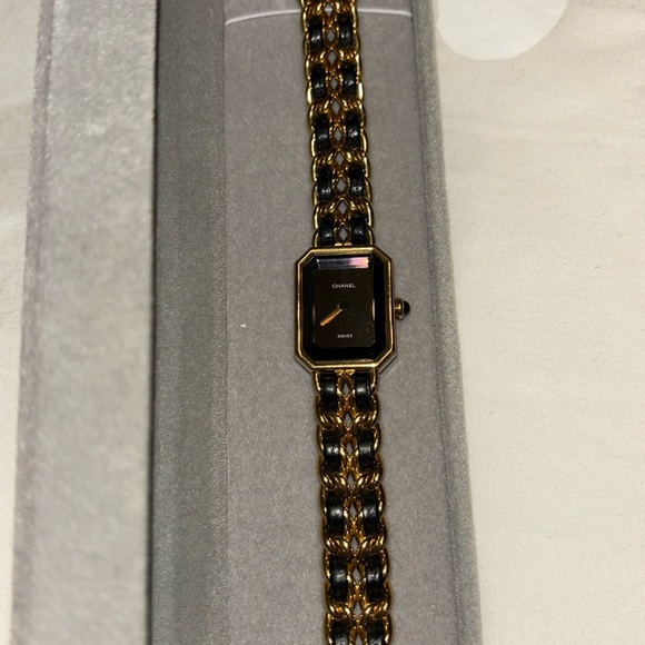 Chanel watch w/ lambskin bracelet - Picture 5 of 10